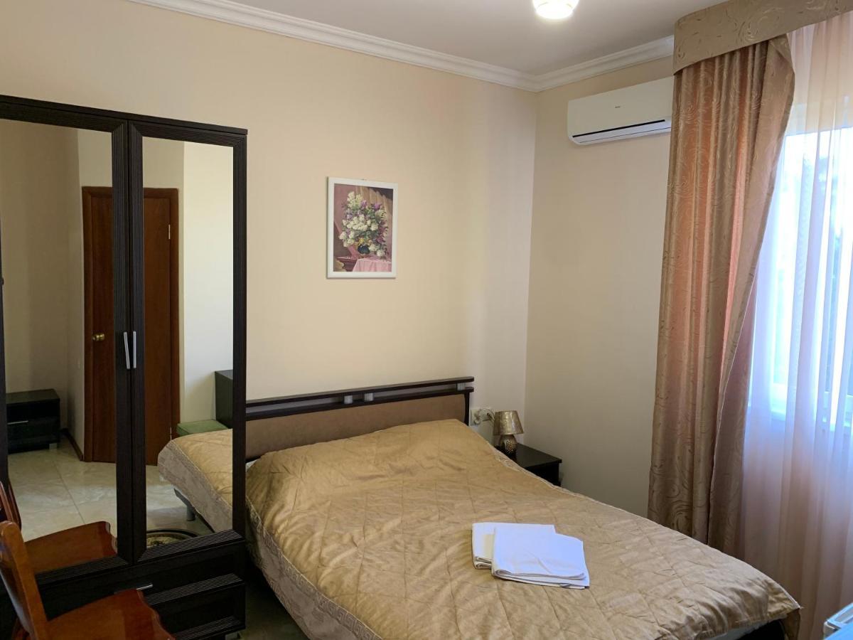 Guest House Aphyn Leto Gagra Exterior photo