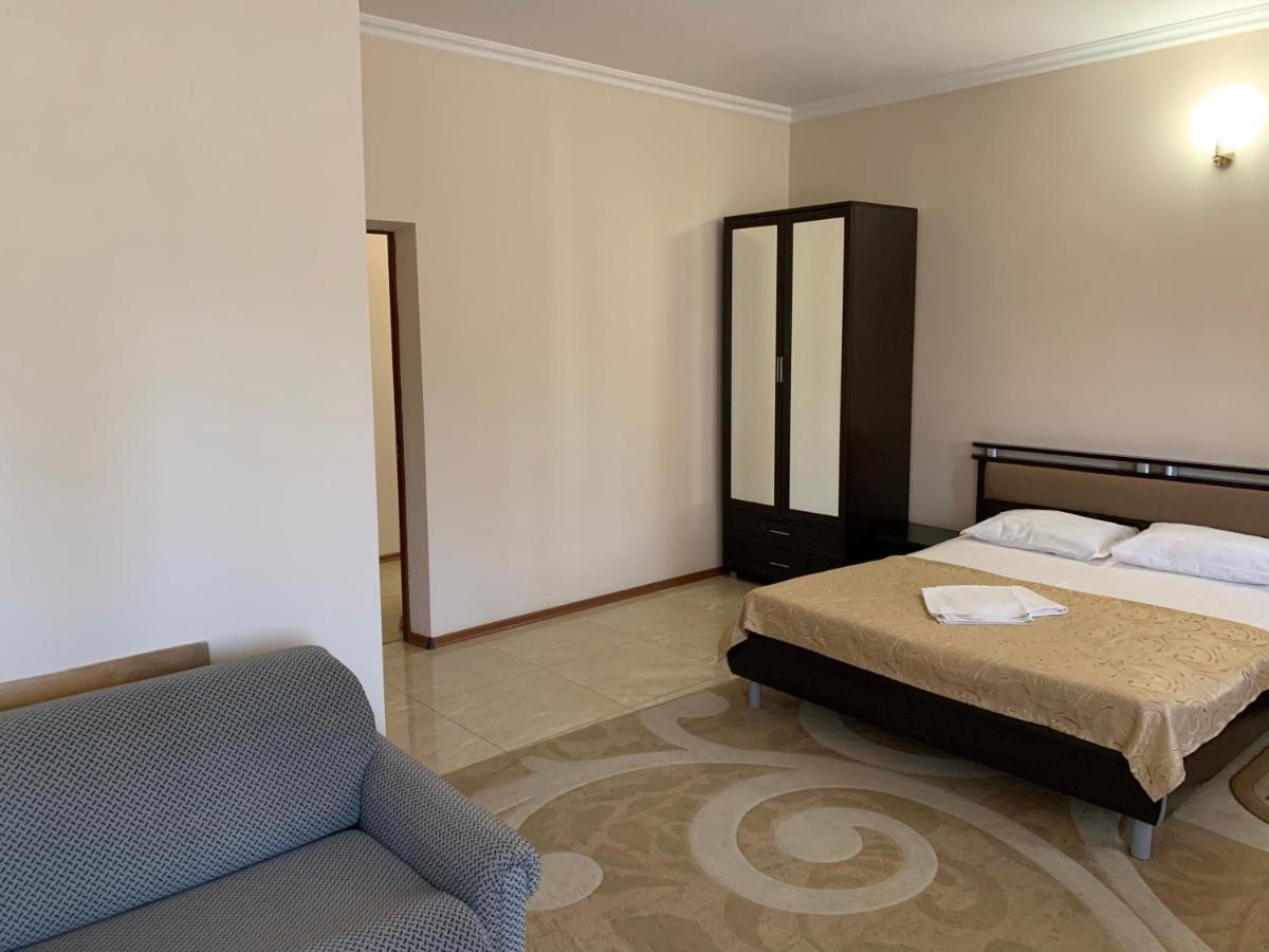 Guest House Aphyn Leto Gagra Exterior photo